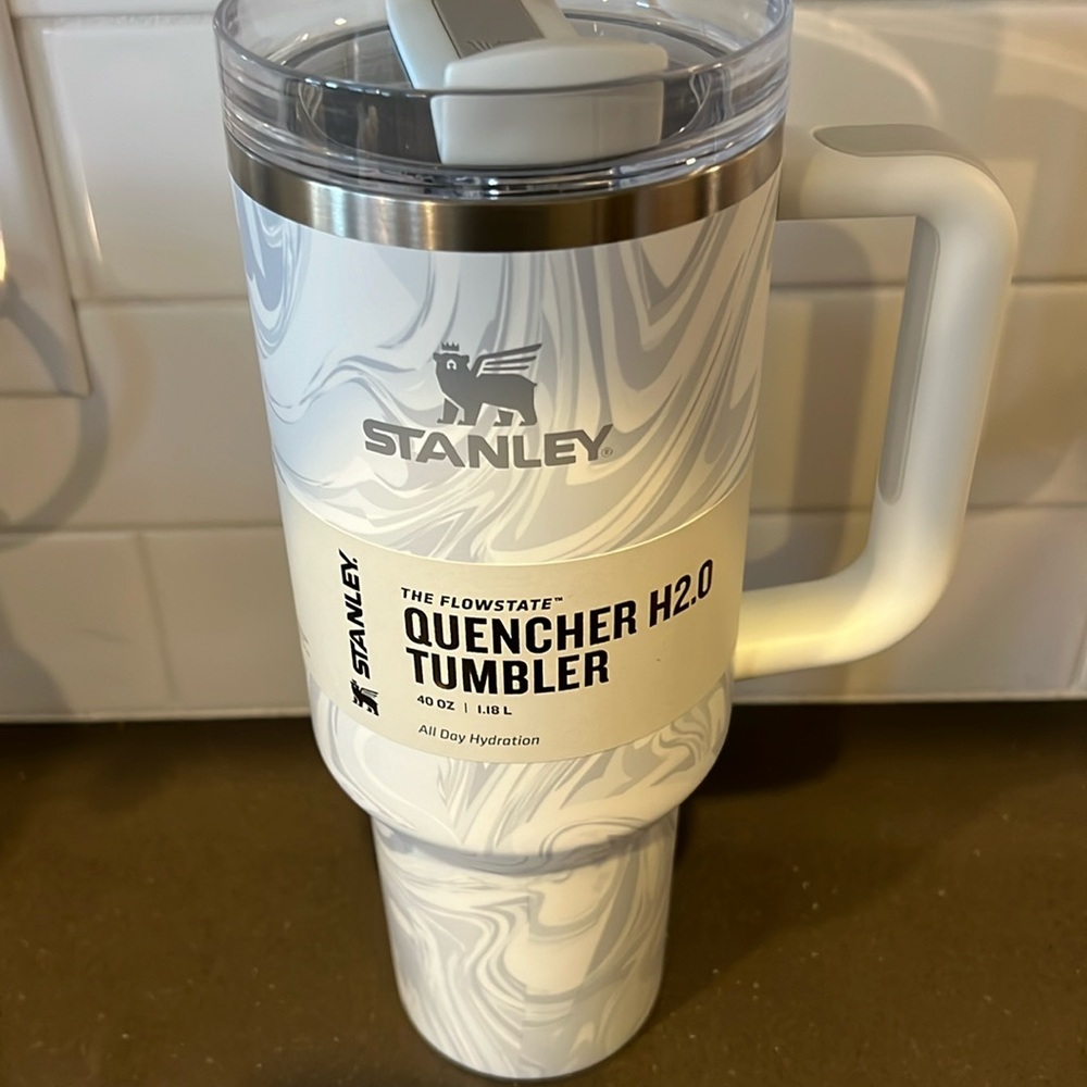 40oz Stanley Quencher Polar Swirl Gray and White BNWT